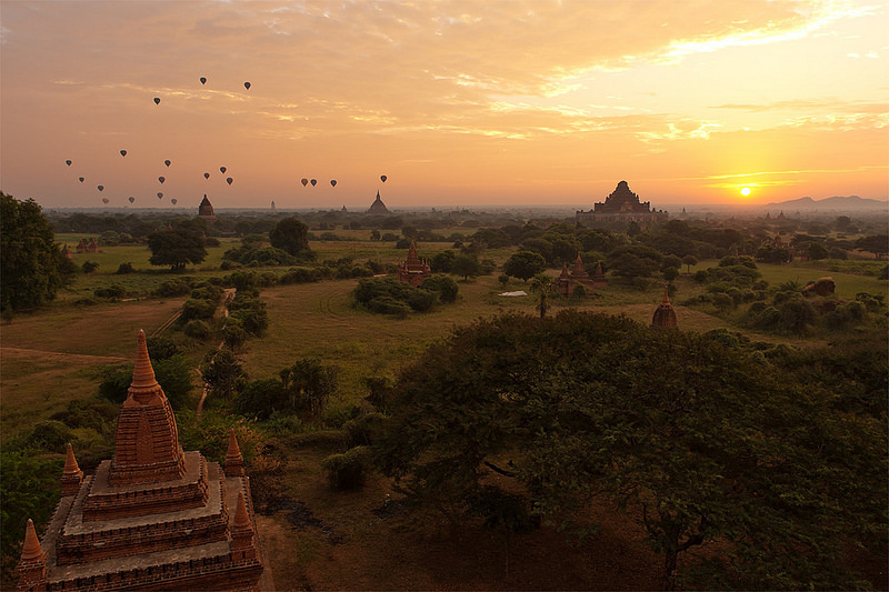 http://www.adrieng.com/img/bagan01.jpg